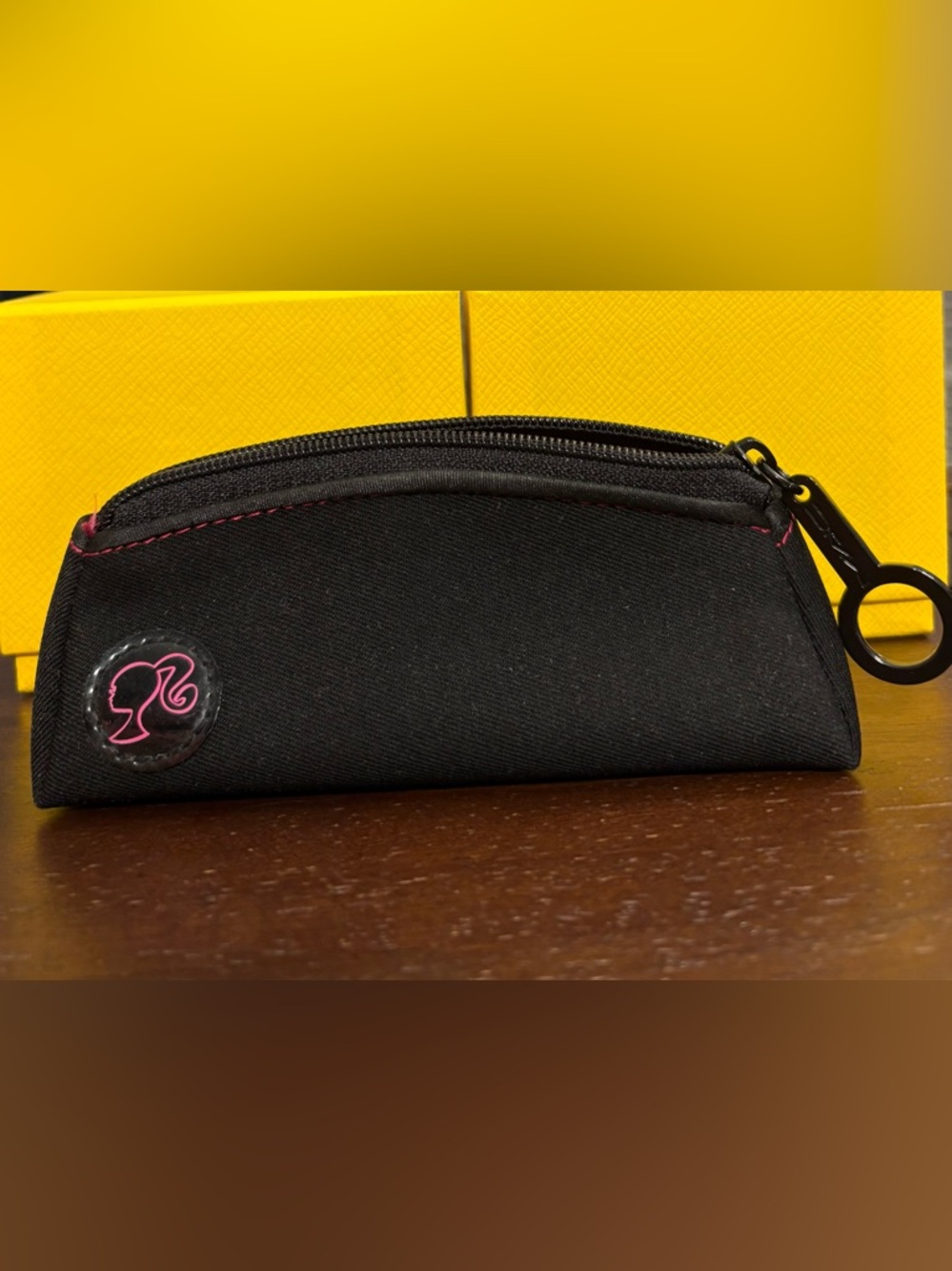 VINTAGE LIMITED EDITION BARBIE MAC Cosmetics mini pouch